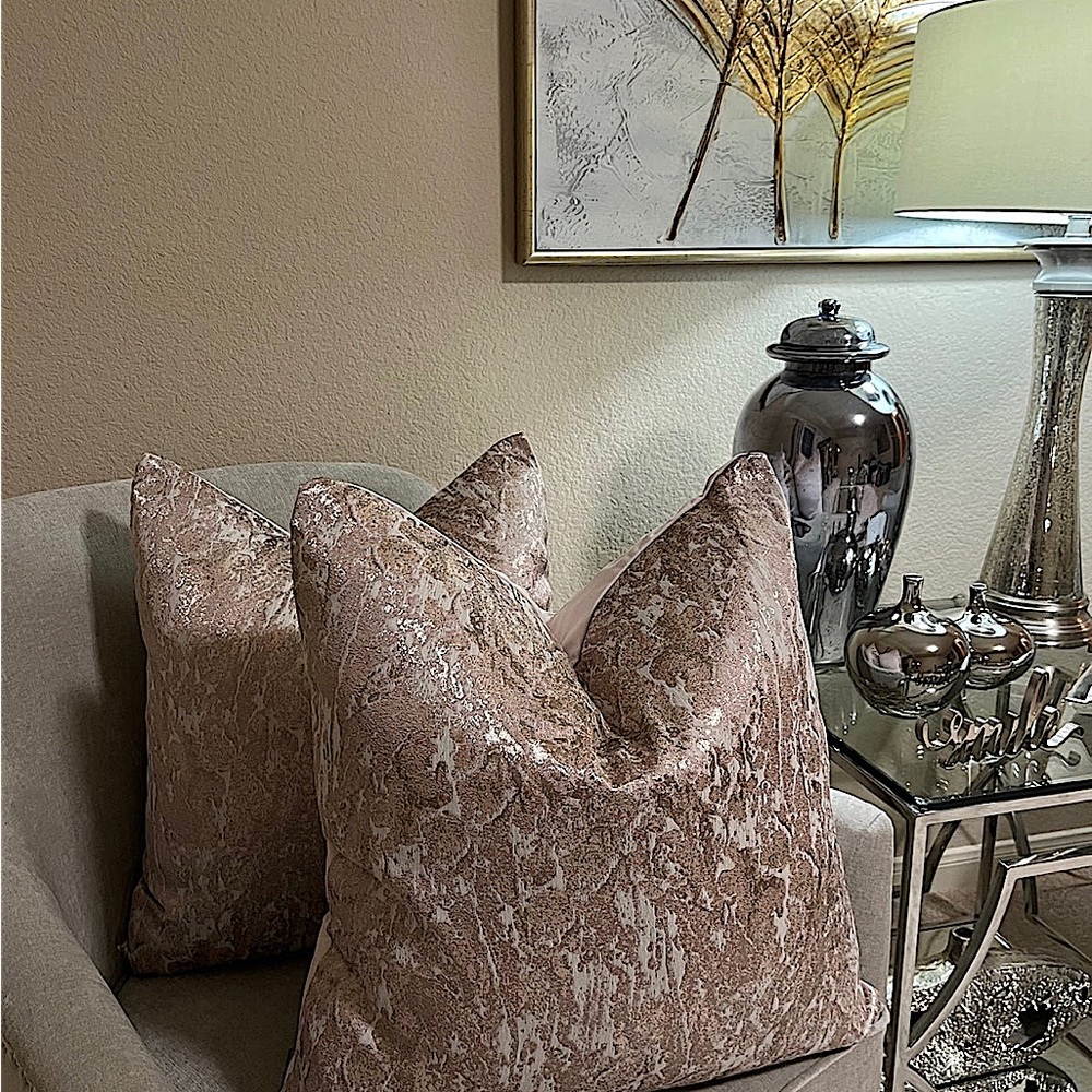 1-NWT CALDEIRA ABSTRACT DESIGN
DECORATIVE PILLOWS (Read description for details) - Picture 9 of 12